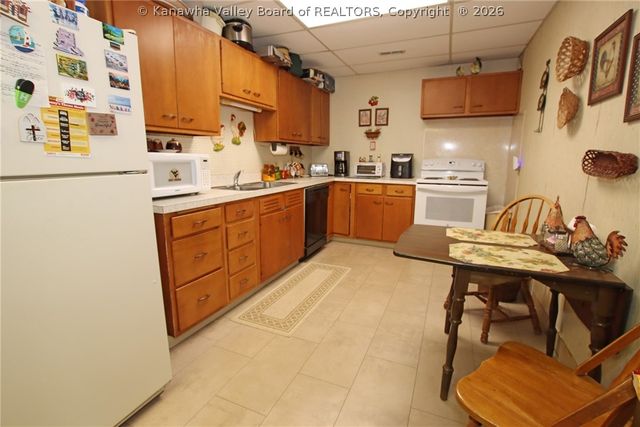 421 Mistletoe Lane, Elkview, WV 25071