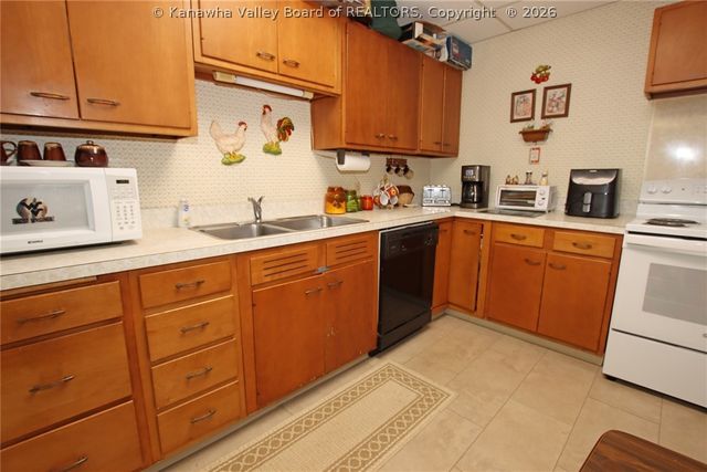 421 Mistletoe Lane, Elkview, WV 25071