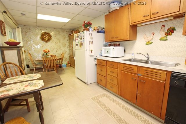 421 Mistletoe Lane, Elkview, WV 25071