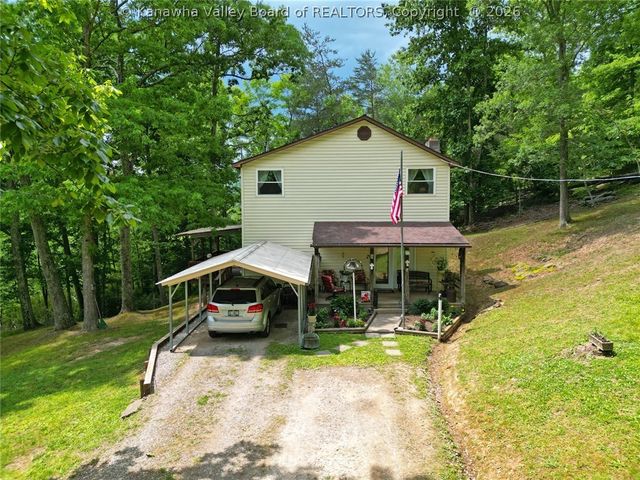 421 Mistletoe Lane, Elkview, WV 25071