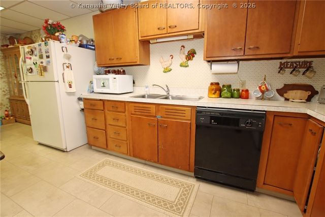 421 Mistletoe Lane, Elkview, WV 25071