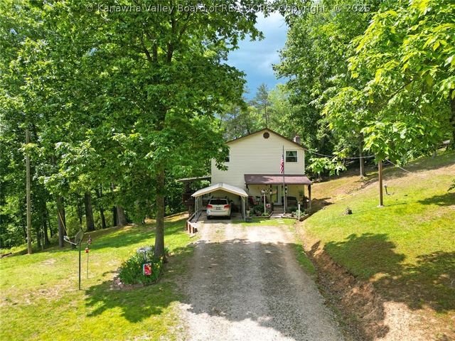 421 Mistletoe Lane, Elkview, WV 25071