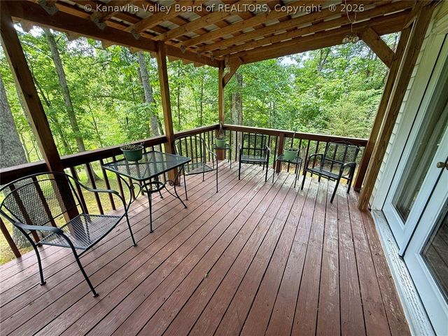 421 Mistletoe Lane, Elkview, WV 25071