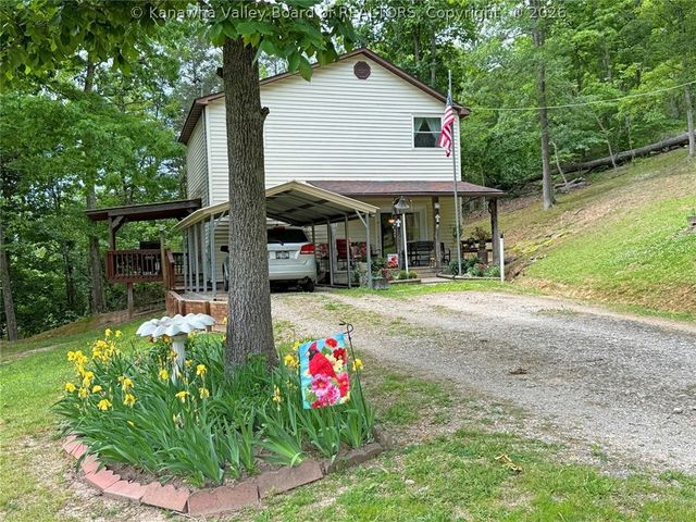 421 Mistletoe Lane, Elkview, WV 25071