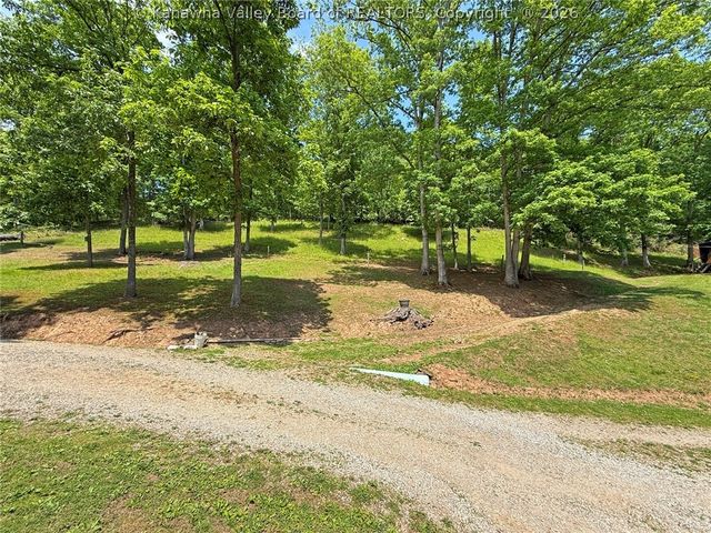421 Mistletoe Lane, Elkview, WV 25071