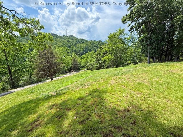 421 Mistletoe Lane, Elkview, WV 25071
