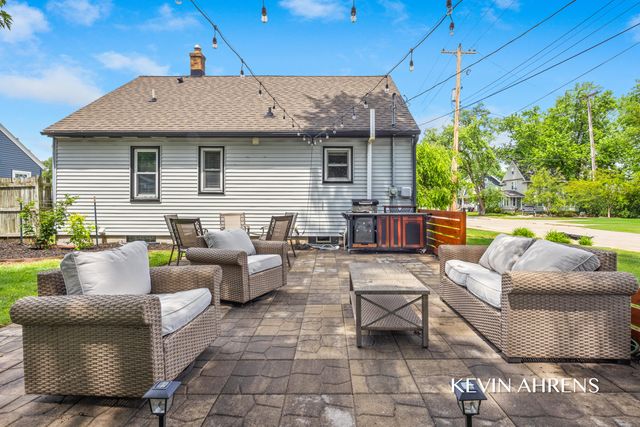 3610 Crystal Street SW, Grandville, MI 49418