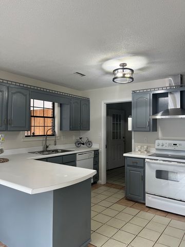 2303 Shadybrook Lane, Dothan, AL 36303