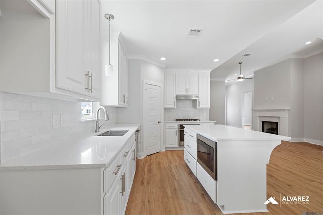 25305 Burlington Dr, Denham Springs, LA 70726