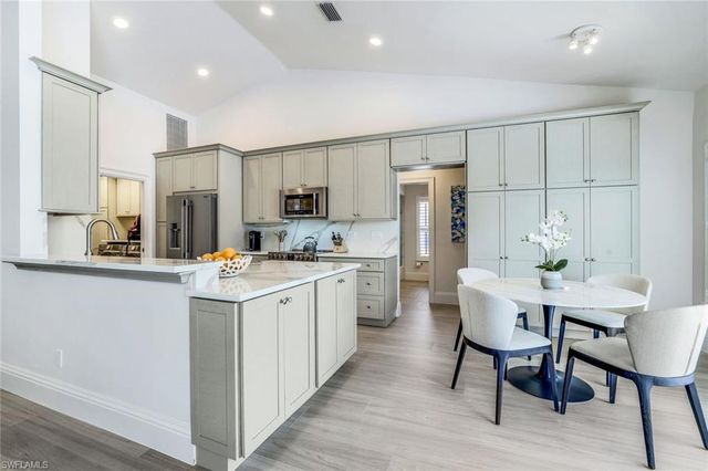 914 Marble DR, Naples, FL 34104