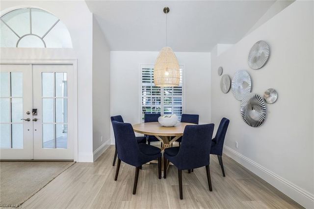 914 Marble DR, Naples, FL 34104