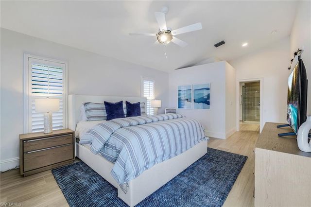 914 Marble DR, Naples, FL 34104