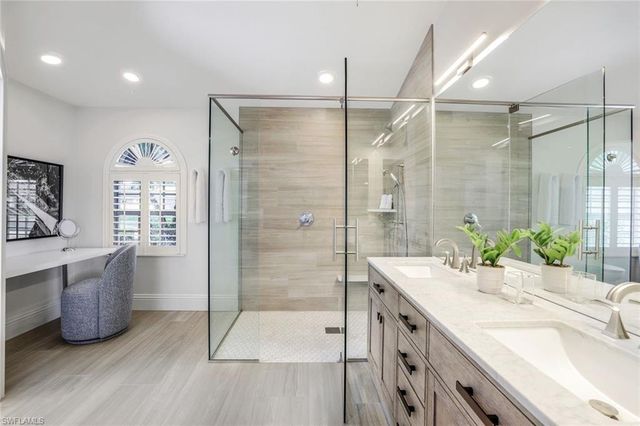 914 Marble DR, Naples, FL 34104