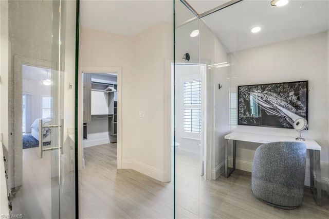914 Marble DR, Naples, FL 34104
