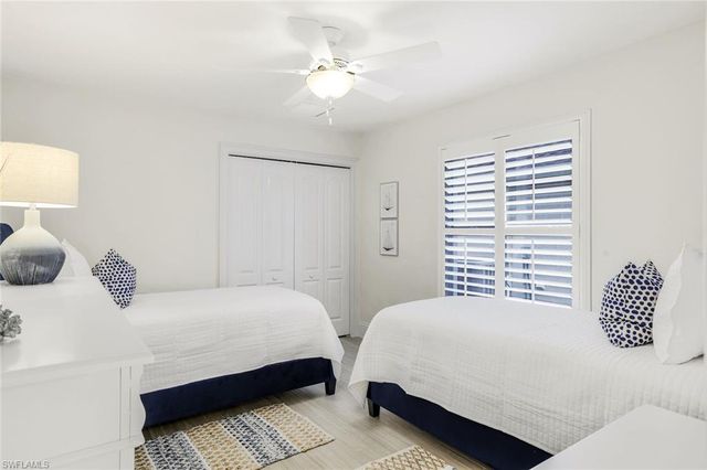 914 Marble DR, Naples, FL 34104