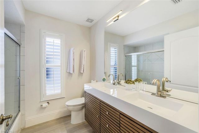 914 Marble DR, Naples, FL 34104