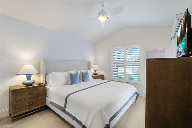 914 Marble DR, Naples, FL 34104