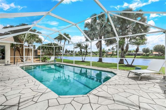 914 Marble DR, Naples, FL 34104