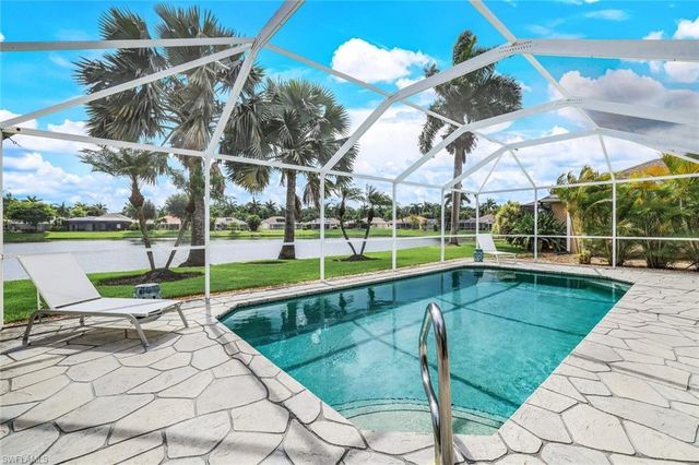 914 Marble DR, Naples, FL 34104