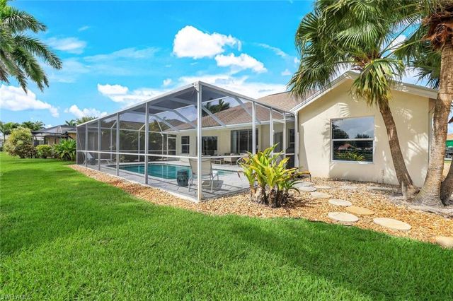 914 Marble DR, Naples, FL 34104