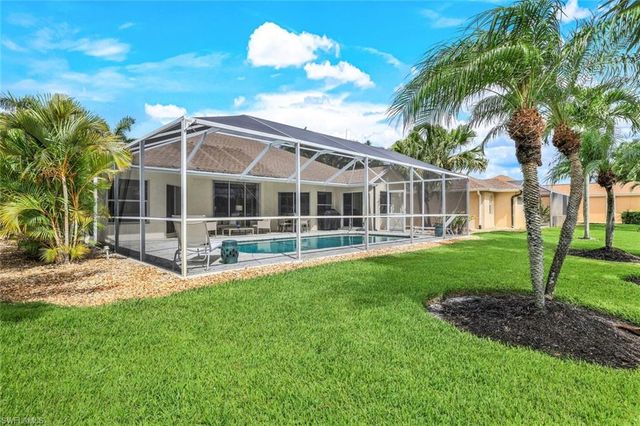 914 Marble DR, Naples, FL 34104
