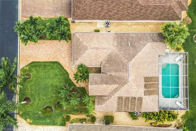 914 Marble DR, Naples, FL 34104