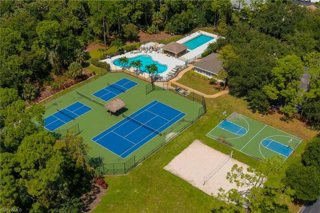 914 Marble DR, Naples, FL 34104
