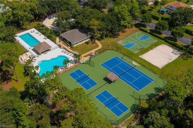 914 Marble DR, Naples, FL 34104
