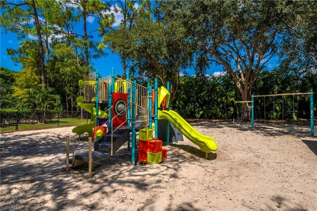 914 Marble DR, Naples, FL 34104