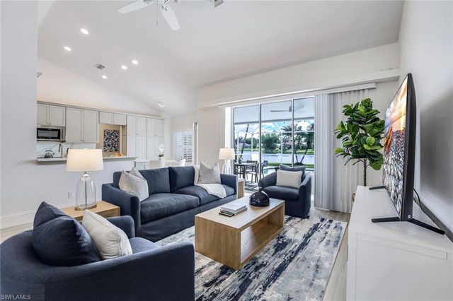 914 Marble DR, Naples, FL 34104