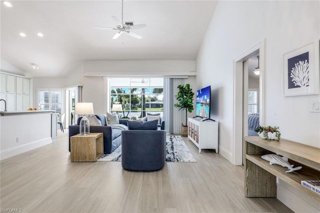 914 Marble DR, Naples, FL 34104