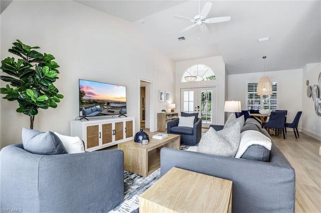 914 Marble DR, Naples, FL 34104