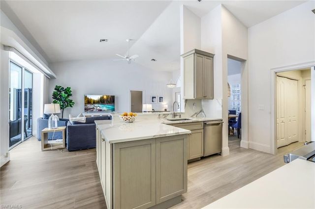 914 Marble DR, Naples, FL 34104