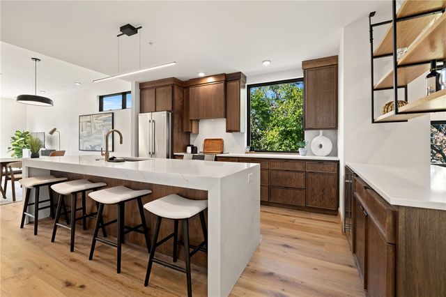 319 SE Market Alley 202, Bentonville, AR 72712