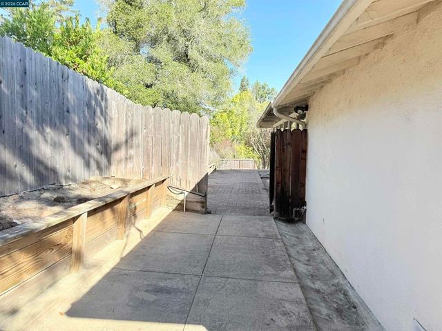 3 Rita Way, Orinda, CA 94563
