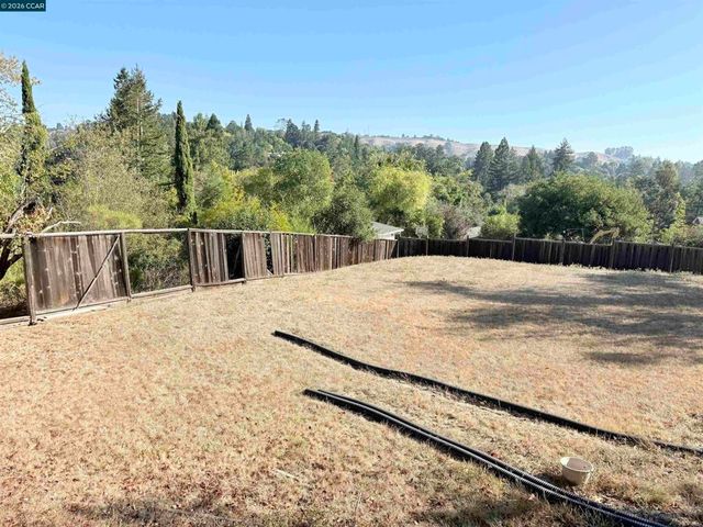 3 Rita Way, Orinda, CA 94563