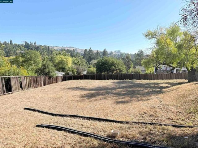 3 Rita Way, Orinda, CA 94563
