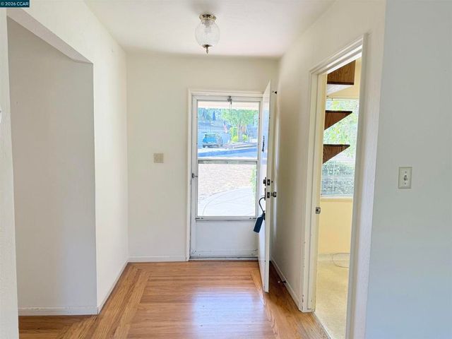 3 Rita Way, Orinda, CA 94563