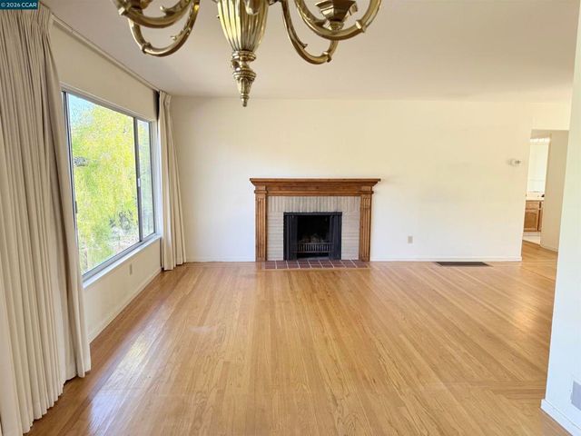 3 Rita Way, Orinda, CA 94563