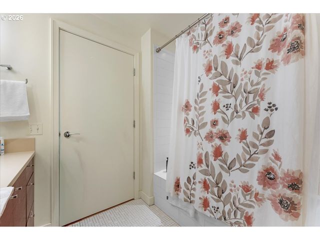 3601 S RIVER Pkwy 2202, Portland, OR 97239