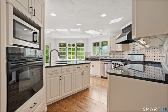 120 Braeside Drive, Hamden, CT 06514