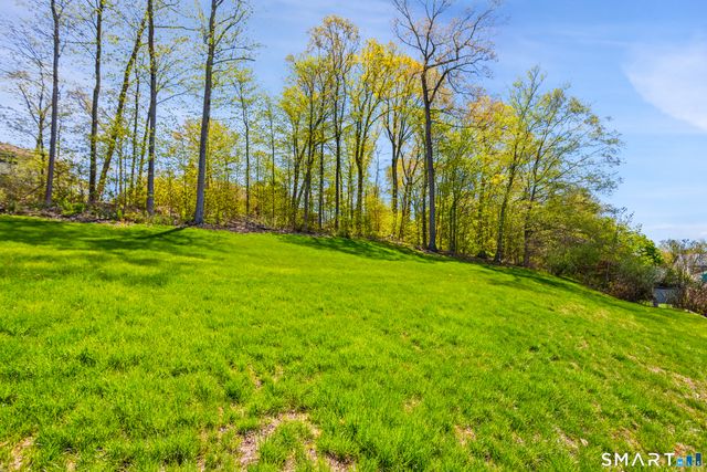120 Braeside Drive, Hamden, CT 06514
