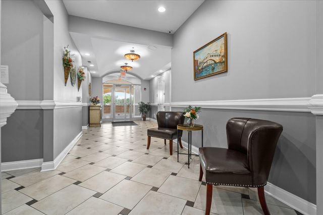 1200 N Foxdale Drive 310, Addison, IL 60101