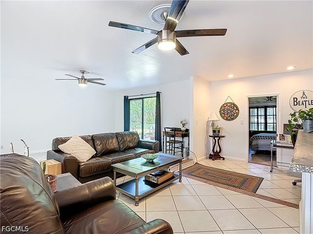 4293 Island CIR 4, Fort Myers, FL 33919