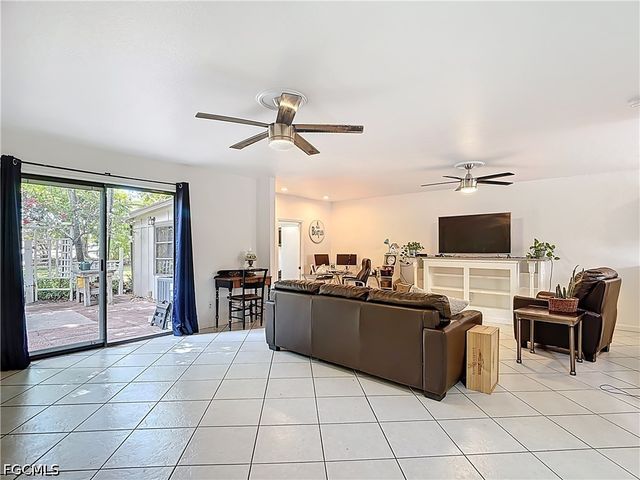 4293 Island CIR 4, Fort Myers, FL 33919