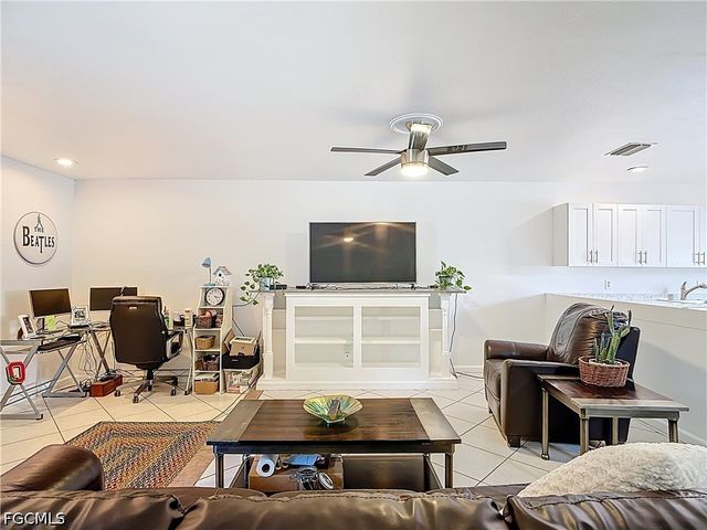4293 Island CIR 4, Fort Myers, FL 33919