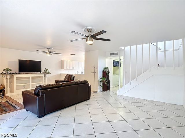4293 Island CIR 4, Fort Myers, FL 33919