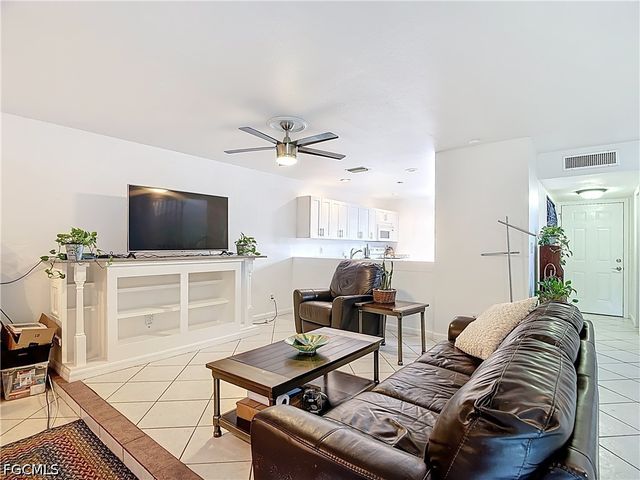 4293 Island CIR 4, Fort Myers, FL 33919