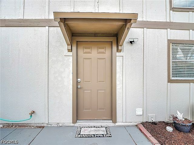 4293 Island CIR 4, Fort Myers, FL 33919