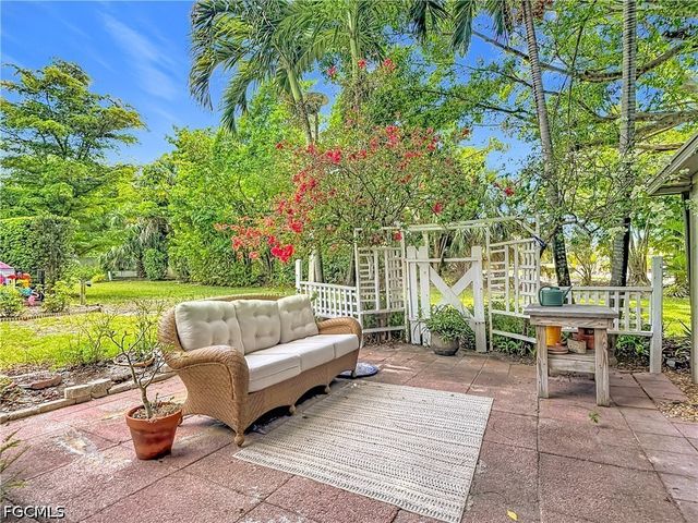 4293 Island CIR 4, Fort Myers, FL 33919